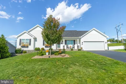 199 Cedarlyn Dr, York, PA 17408