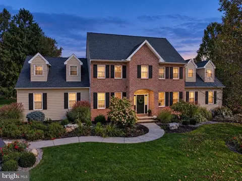 10 Burning Tree Ct, York, PA 17404