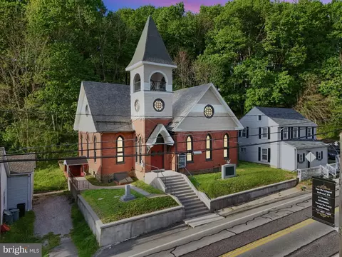 27 E Main St, Railroad, PA 17355