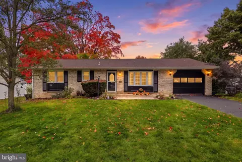 27 Belair Dr, Dillsburg, PA 17019