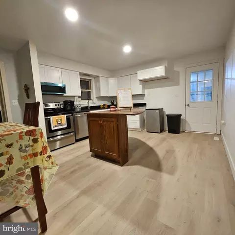 325 Hillcrest Dr, New Cumberland, PA 17070