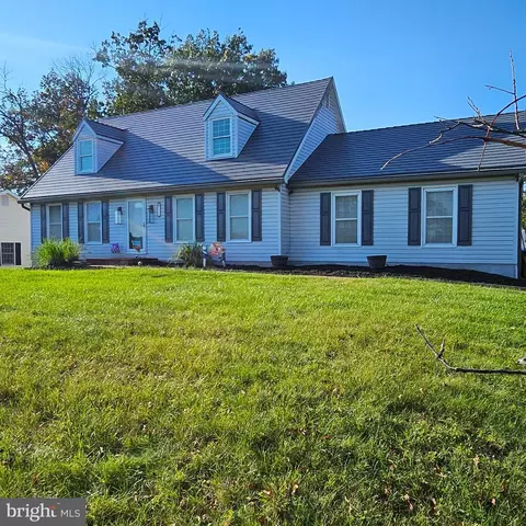 325 Hillcrest Dr, New Cumberland, PA 17070
