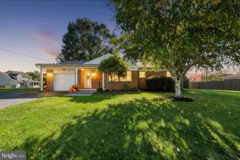 28 Longview Rd, Seven Valleys, PA 17360