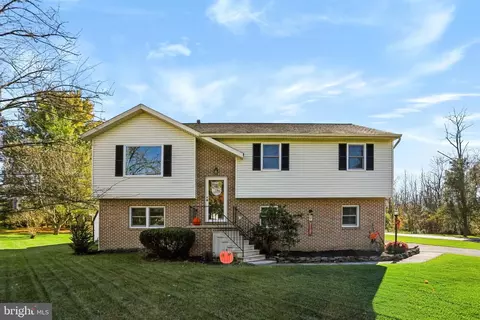 12 Wooded Run Dr, Dillsburg, PA 17019