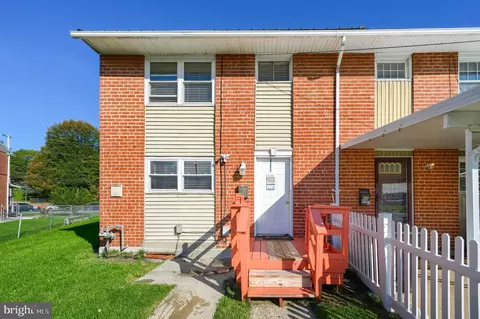 891 E Kings Ct, York, PA 17403