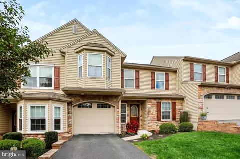 327 Weatherstone Dr, New Cumberland, PA 17070