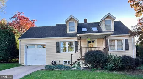 6 Ridgeway Dr, York, PA 17404