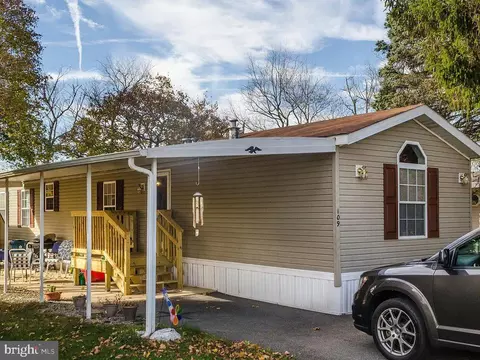 109 Rain Dove Dr, Red Lion, PA 17356
