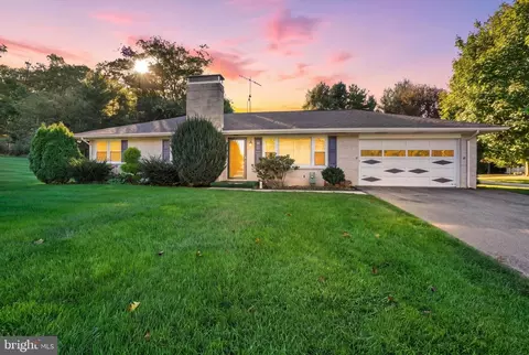 30 Charles Ave, Stewartstown, PA 17363