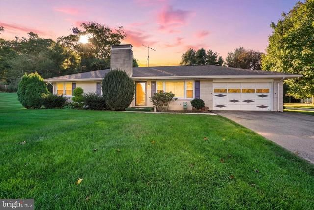 30 Charles Ave, Stewartstown, PA 17363