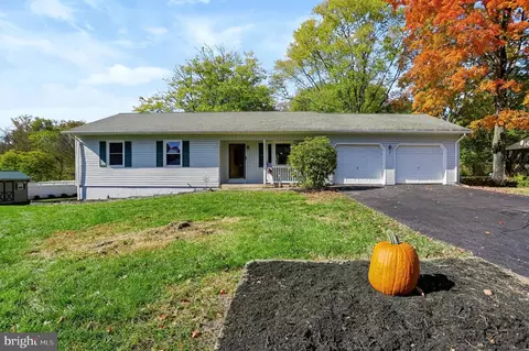 7 Autumn Dr, Dillsburg, PA 17019