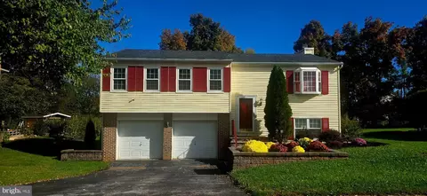 1737 Rainbow Cir, York, PA 17408