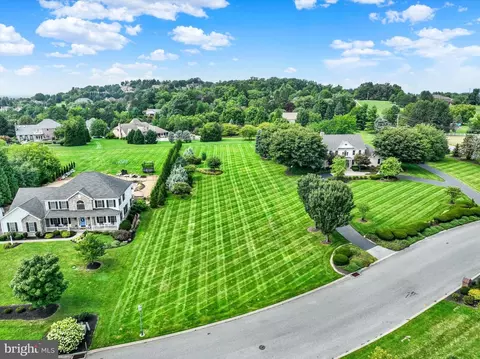 735 Rosewood Ln, York, PA 17403