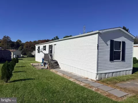 21 Chesapeake Est, Thomasville, PA 17364