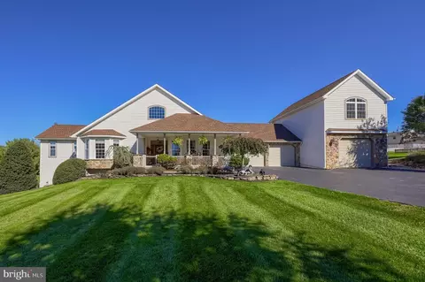 25 Yocumtown Rd, Etters, PA 17319