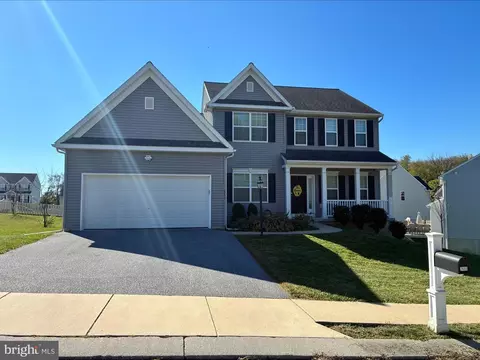 2660 Friends Cir, York, PA 17408