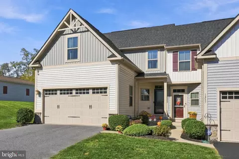 1241 Fieldbrook Cir, York, PA 17403