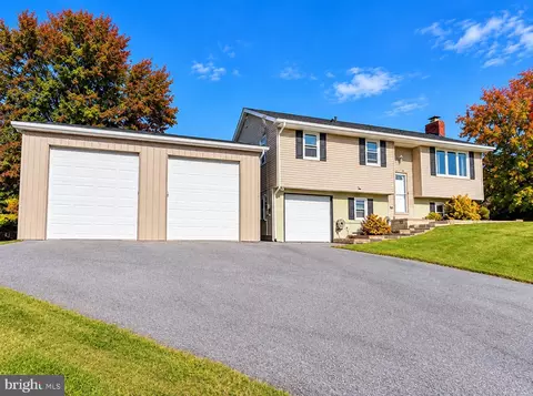 3275 Cardinal Ln, Dover, PA 17315