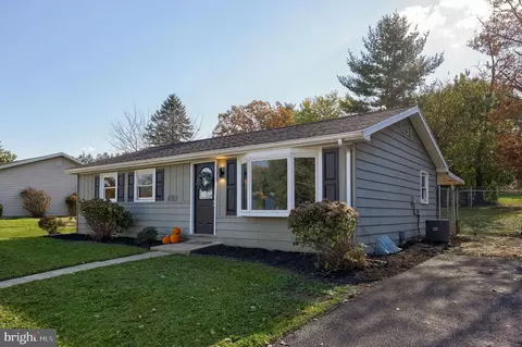 235 Lincolnway Dr, York, PA 17408