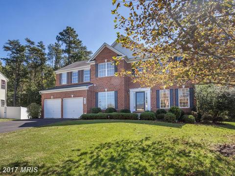 9818 Farm Pond Rd, Laurel, MD 20708 photo 1