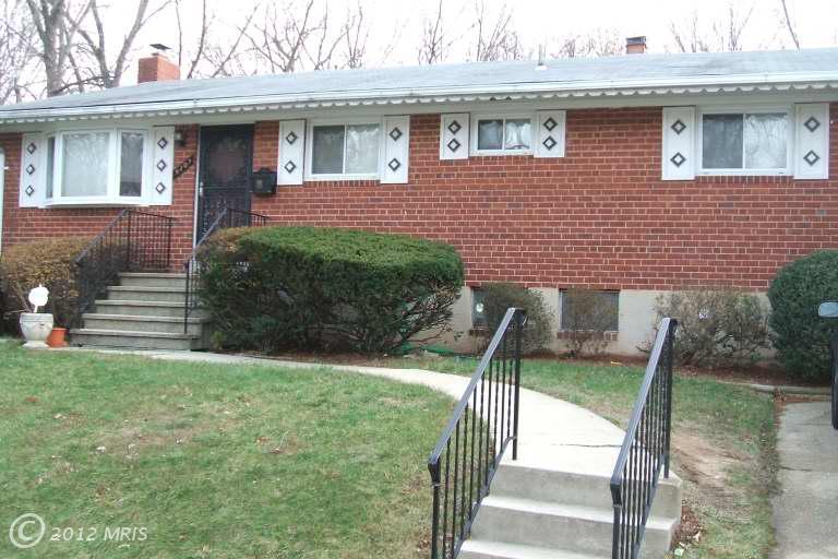 9207 Rolling View Dr, Lanham, MD 20706 photo 1