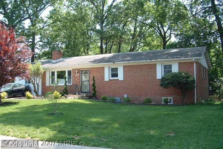 5701 Spruce Dr, Clinton, MD 20735 photo 1