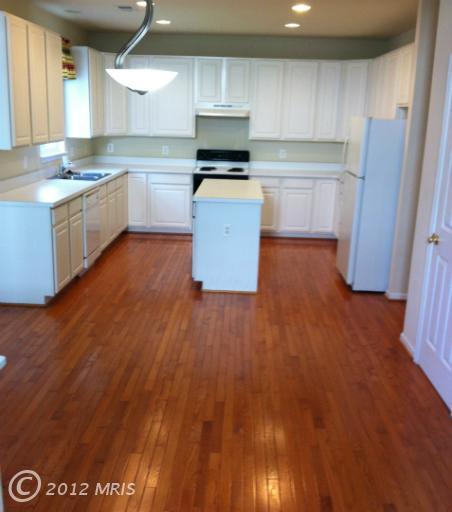 8311 Tenbrook Dr, Gainesville, VA 20155 photo 1