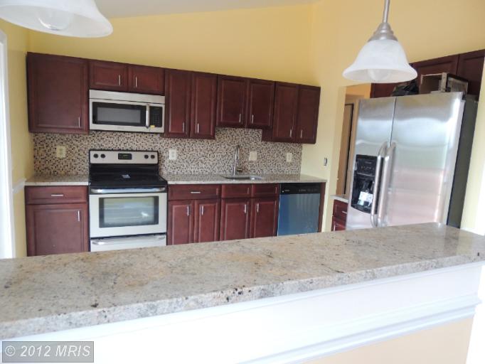 18618 Triangle St, Triangle, VA 22172 photo 1