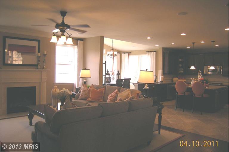 18736 Pier Trail Dr, Triangle, VA 22172 photo 1