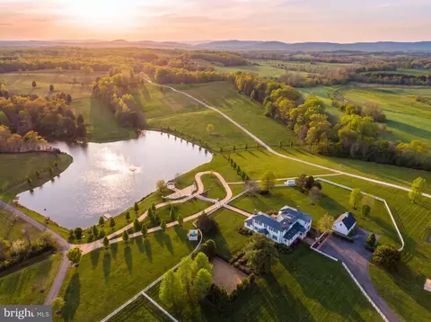 6887 Blenheim Rd, Scottsville, VA 24590
