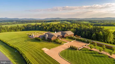 5520 Moonlight Dr, Scottsville, VA 24590