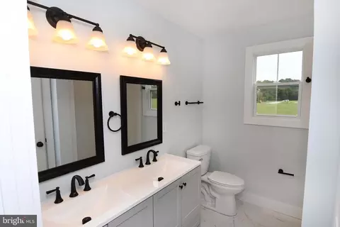 16 Johnson St, Onancock, VA 23417 photo 5