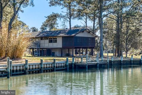 5409 Holly Ct, Chincoteague Island, VA 23336