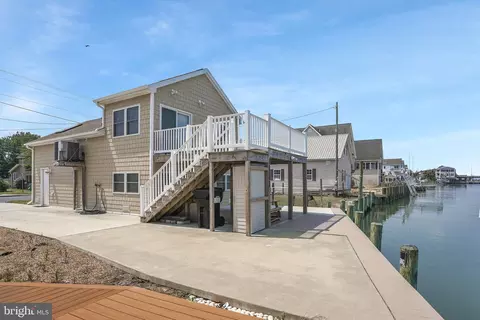 4451 Main St, Chincoteague Island, VA 23336