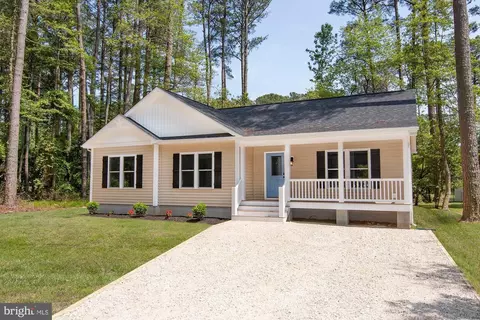 37533 Broadside Dr, Greenbackville, VA 23356