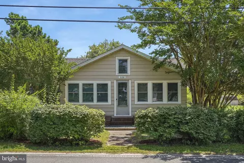3138 Ridge Rd, Chincoteague Island, VA 23336