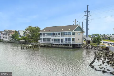 6206 Marsh Island Dr #8, Chincoteague Island, VA 23336