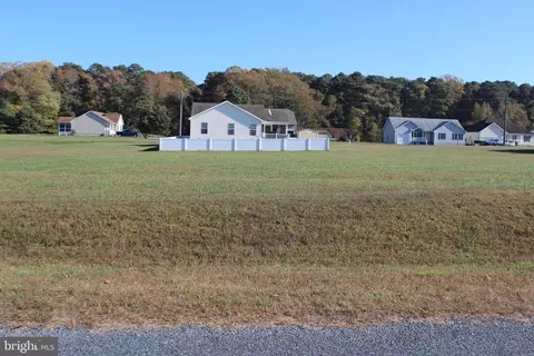 191 Yardarm Dr, Greenbackville, VA 23356