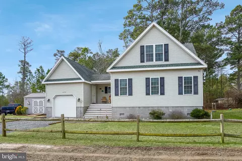 6726 Megan Dr, Chincoteague Island, VA 23336