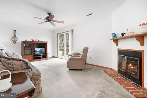 Living - 9379 Southwind Rd, Atlantic, VA 23303 photo 2 of 5
