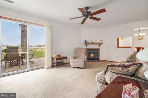 Living - 9379 Southwind Rd, Atlantic, VA 23303 photo 3 of 5