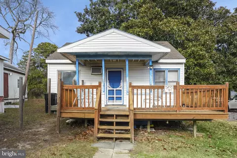 7468 E Side Rd, Chincoteague Island, VA 23336