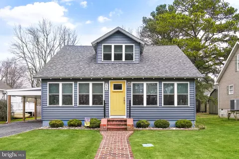 6565 Church St, Chincoteague Island, VA 23336