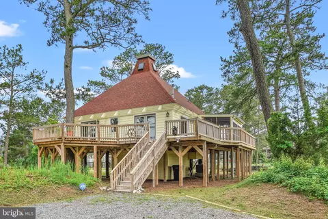 5376 Pearl Dr, Chincoteague Island, VA 23336