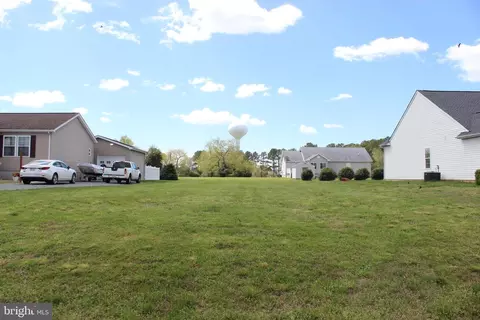 34 Half Staff Ct, Greenbackville, VA 23356