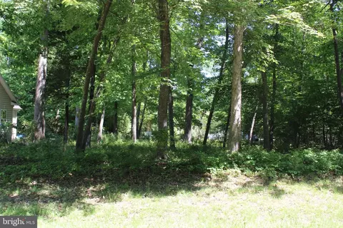 81 Brigantine Blvd, Greenbackville, VA 23356