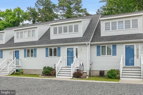 3614 Willow St, Chincoteague Island, VA 23336