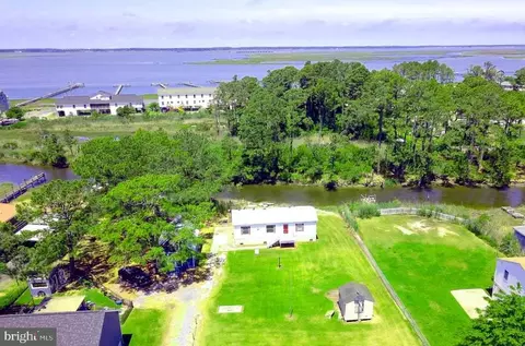 3111 Ridge Rd, Chincoteague Island, VA 23336