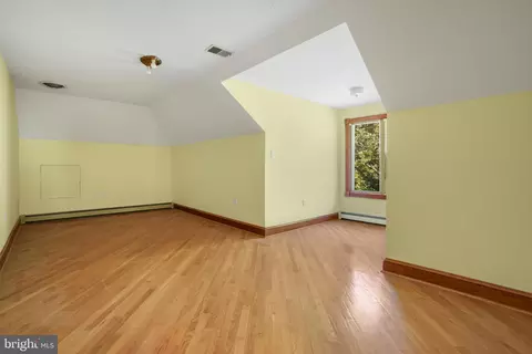Bedroom - 34166 Bradfords Neck Rd, Quinby, VA 23423 photo 1 of 3