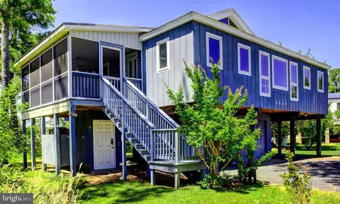 5464 Pearl Dr, Chincoteague Island, VA 23336